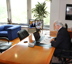 El presidente de la Confederacion Española de Comercio, Pedro Campo, en videoconferencia con Sus Majestades los Reyes