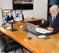 El presidente de la Confederacion Española de Comercio, Pedro Campo, en videoconferencia con Sus Majestades los Reyes