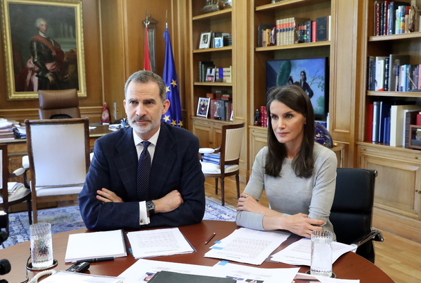 Sus Majestades los Reyes en videoconferencia con representantes de la Confederación Española de Comercio