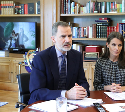 Don Felipe y Doña Letizia escuchan las medidas propuestas por la Confederación Española de Agencias de Viajes de urgente aplicación para paliar los ef
