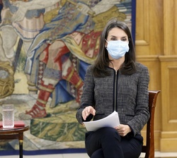 Su Majestad la Reina durante el encuentro mantenido en el Palacio de La Zarzuela con jóvenes talentos
