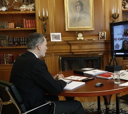 Don Felipe durante la videoconferencia con representantes del Consejo General de Colegios Profesionales de Administradores de Fincas