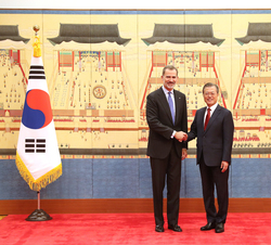 Fotografía de archivo de la visita de Sus Majestades los Reyes a la República de Corea del Sur