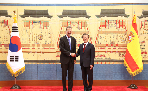 Fotografía de archivo de la visita de Sus Majestades los Reyes a la República de Corea del Sur