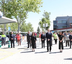 Sus Majestades los Reyes guardan un minuto de silencio en memoria de los fallecidos por la pandemia COVID19