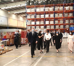 Sus Majestades los Reyes recorren las instalaciones del Centro de Distribución de Alimentación (CEDIAL) de Coslada