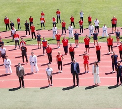 Sus Majestades los Reyes en la pista de atletismo del Centro de Alto Rendimiento (CAR)