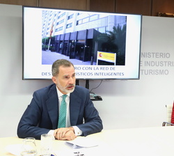 Su Majestad el Rey durante su intervención en la Comisión Plenaria de la Red de Destinos Turísticos Inteligentes