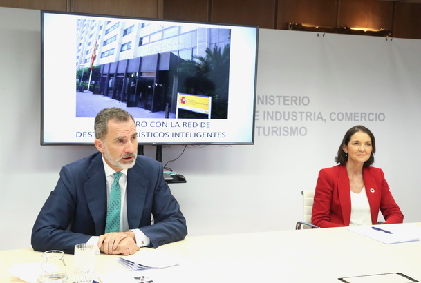 Su Majestad el Rey durante su intervención en la Comisión Plenaria de la Red de Destinos Turísticos Inteligentes