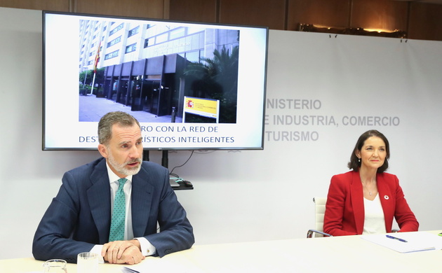Su Majestad el Rey durante su intervención en la Comisión Plenaria de la Red de Destinos Turísticos Inteligentes