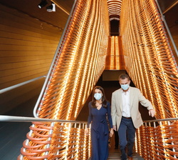 Don Felipe y Doña Letizia a su salida de la "Sala Azcona"