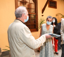 Sus Majestades los Reyes durante el recorrido por la Casa-Museo de Benito Pérez Galdós