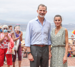 Sus Majestades los Reyes en la Playa de Las Canteras en Las Palmas de Gran Canaria