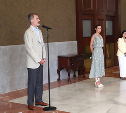 Don Felipe pronuncia unas palabras ante representantes del sector turístico