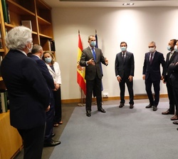 Su Majestad el Rey en el encuentro mantenido con los presidentes de las Patronales Autonómicas y equipo directivo de la CEOE
