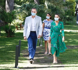 Don Felipe y Doña Letizia a su llegada al hotel Iberostar Cristina