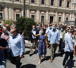 Don Felipe y Doña Letizia durante su visita al centro de Sevilla