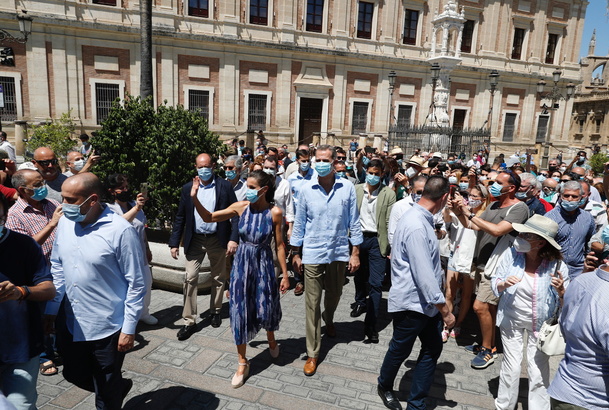 Don Felipe y Doña Letizia durante su visita al centro de Sevilla