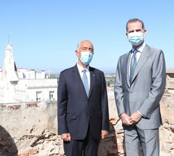 Fotografía de Su Majestad el Rey y el presidente de la República Portuguesa, Marcelo Rebelo de Sousa, desde donde observaron los territorios de España