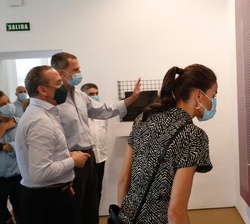 Los Reyes en el Museo de Arte Abstracto Español