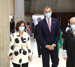 Su Majestad el Rey junto al presidente del Tribunal Constitucional y a la vicepresidenta primera del Gobierno y ministra de la Presidencia, relaciones