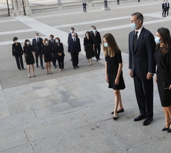 Tras los saludos protocolares, Sus Majestades los Reyes y Sus Altezas Reales la Princesa de Asturias y la Infanta Doña Sofía se dirigen hacia la Cated
