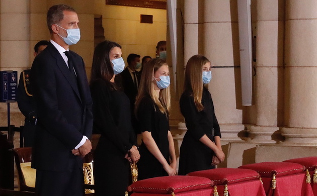 Sus Majestades los Reyes y Sus Altezas Reales la Princesa de Asturias y la Infanta Doña Sofía durante el desarrollo de la eucaristía