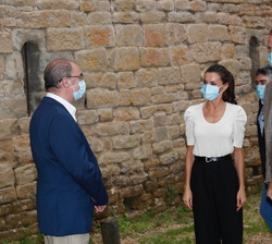 Sus Majestades los Reyes son recibidos por el presidente del Gobierno de Aragón, Francisco Javier Lambán