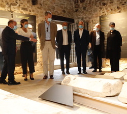 Sus Majestades los Reyes durante su paso por la Masadería (Panteón Medieval)