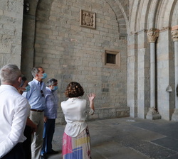 Sus Majestades los Reyes reciben una explicación sobre la Catedral