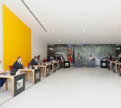 Vista general de la reunión de trabajo de Sus Majestades los Reyes con el sector de turismo de Aragón 