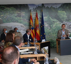 Su Majestad el Rey durante su intervención en la reunión de trabajo con el sector de turismo de Aragón 