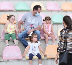 Doña Letizia conversa con los niños