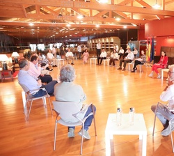 Encuentro de Sus Majestades los Reyes con los responsables de las Bodegas del Barrio de la estación