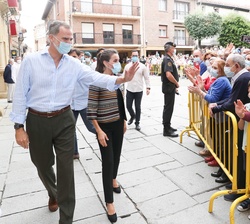 Don Felipe y Doña Letizia en las calles de Santo Domingo de la Calzada