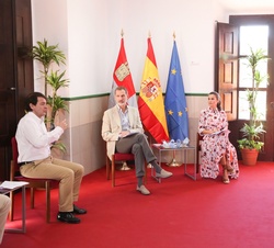 Reunión de trabajo y diálogo con representantes institucionales y expertos de la Comunidad Autónoma sobre el reto demográfico