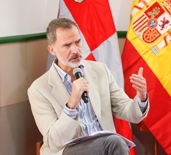 Don Felipe durante su intervención en el diálogo