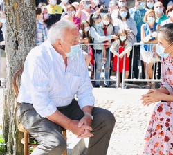 Conversación de la Reina con uno de los visontinos mayores