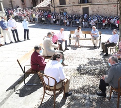 Conversación de los Reyes con los visontinos mayores