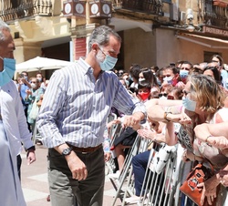 Don Felipe recibe el saludo de los vecinos de Soria