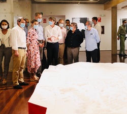Los Reyes durante la presentación de la maqueta de la ciudad Soria