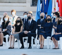 Sus Majestades los Reyes y Sus Altezas Reales la Princesa de Asturias y la Infanta Doña Sofía