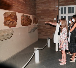 Sus Majestades los Reyes acompañados por Sus Altezas Reales la Princesa de Asturias y la Infanta Doña Sofía visitan el Museo Nacional de Arte Romano d