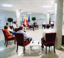 Don Felipe y Doña Letizia se reunen con representantes de las agrupaciones del sector ganadero de Cantabria