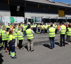 Sus Majestades los Reyes mantienen un encuentro informal con los trabajadores de COGERSA