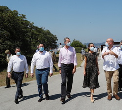 Recorrido de Sus Majestades los Reyes por la exposición del 30 Aniversario del "Elogio del Horizonte"
