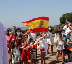 Doña Letizia saluda a las niñas y niños presentes