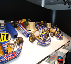 Don Felipe y Doña Letizia en su visita al Museo y Circuito Fernando Alonso presentado por el mismo