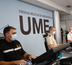 El Rey durante la visita en el Centro de Operaciones Conjuntas - JOC