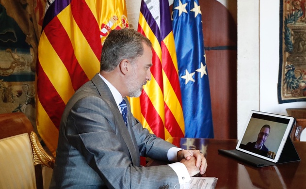 Su Majestad el Rey durante la conversacion por videoconferencia con el alcalde de Palma, José Francisco Hila Vargas